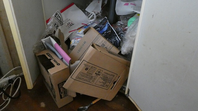 ゴミ屋敷(キッチン)の写真